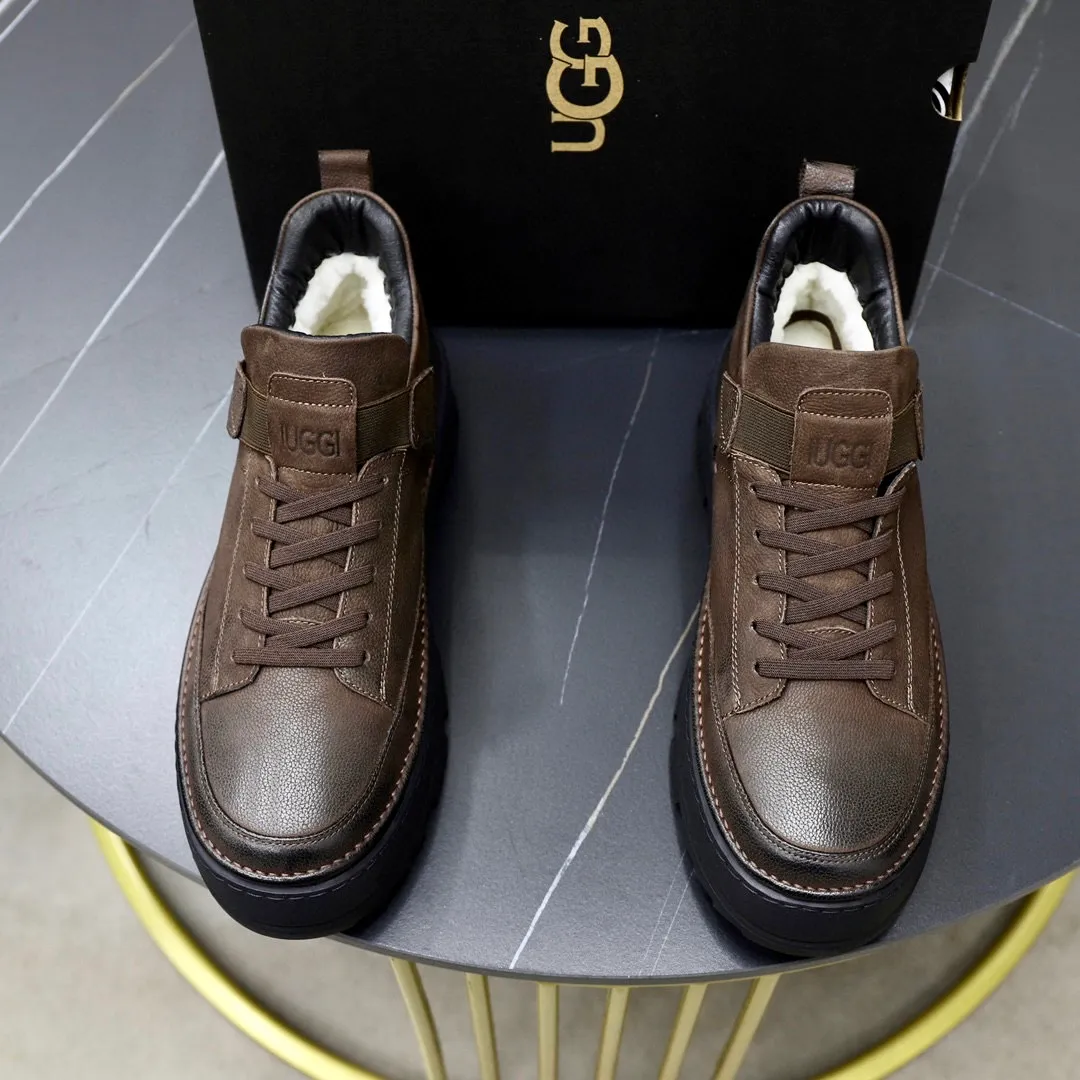 Ex-factory price: 640💰Thick wool imported from Australia Brand: UGG genuine purchasing agent Size: 38-44 Grade: Official website 1:1 Material: First layer of genuine leather waterproof and antifreeze upper Real wool lining Original non-slip soft wear-resistant outsole Style category: Men's casual shoes Trendy style Comfortable on the feet Color: Official website color synchronization
